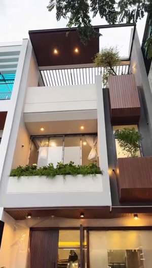 nhà đường đoàn thị điểm, p1, phú nhuận,giá 6 tỷ 3 dt: 46m2, sẵn hđ thuê 18tr/tháng. shr