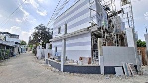 nhanh ạ 2 căn nhà mới p.định hoà , sát chợ bưng cầu , 1 trệt 1 lầu 3pn chỉ 2 tỷ 650 lh e việt