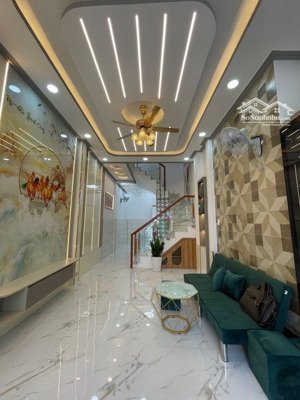 12399
trung tâm q6 nhà đẹp 3tang 4pn , hẽm oto thông, gần chợ , khu sầm uất q6. gia dưới 6ty.