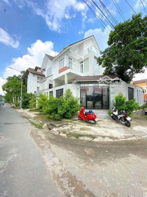 bán nhà góc 2 mặt hẻm 9m bình lợi, dt: 6x20m. trệt 2 lầu st. cực thoáng, gần sông sài gòn