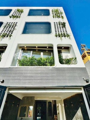 bán nhà xe ôtô vào tới nhà dt 5,5 x 14,7m, nguyễn cửu vân, 2 tầng, giá 2tỷ68 dòng tiền 17tr/tháng.