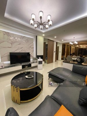 cần bán chung cư remax plaza - quận 6. dt: 100m2, 3pn, 2wc. giá: 4 tỷ. lh: , quyền