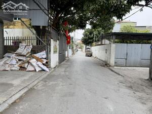 Bán căn góc 115m2 nhà 3 tầng mặt đường xóm 1 Đông Dư. Vị trí đẹp vừa ở vừa kinh doanh