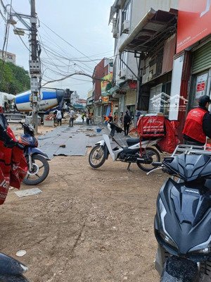 cho thuê nhà 50m mặt đường 2.5 đối diẹn ct 16 khu đô thị định công