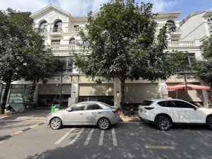 shophouse nhà phố đại lộ 52m ngay ngã tư kinh doanh tốt. giá rẻ nhất dự án vhop1