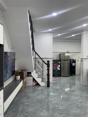 bán nhà nhỏ xinh 2 tầng trần thánh tông, ngang 6.9m x 9.5m, 2pn, hẻm ba gác, chỉ 3.95 tỷ tl