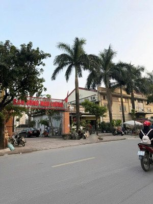 bán nhà 4 tầng ngay sân bóng mậu lương gần kiến hưng luxury - kđt xa la, dân xây giá hơn 5tỷ