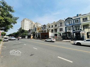 bán nhanh liền kề trục kinh doanh phú mỹ hưng, quận 7. 126m2, 4pn. mặt tiền đường lớn