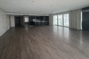 nhà rộng/ thoáng mát giá tốt nhất tại đảo kim cương:180m2: 23ty5 . ban công rộng..