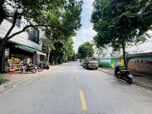 Cần tiền bán gấp mảnh đất thổ cư đường ô tô tránh có vỉa hè tại trung tâm phường Phúc Lợi, Long Biên