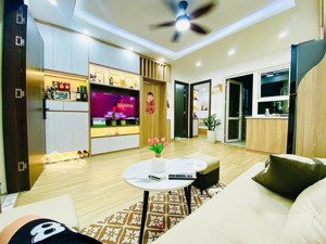 chính chủ cần bán căn hh2b linh đàm view hồ tòa mặt góc sát đường lớn rất tiện di chuyển.