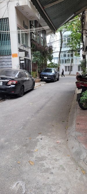 bán nhà 4 tầng phân lô ngõ phố linh lang đường ô tô tránh ,giá đầu tư