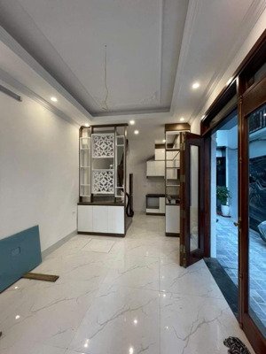 bán nhà nguyễn văn cừ - 5 tầng - 3 pn - ô tô đỗ cửa - giá 6.5 tỉ