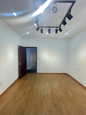 bán nhà việt hưng 30m2 xây 5 tầng gần oto giá chỉ 7.35tỷ