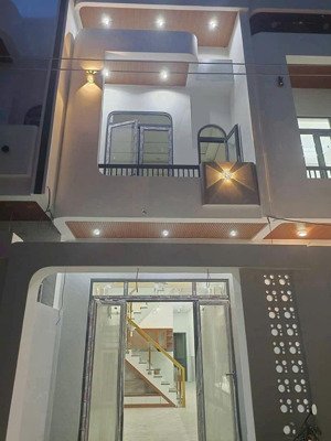 bán nhà đẹp mới hoàn thiện tại tphcm (bình dương cũ) với giá siêu tốt!!