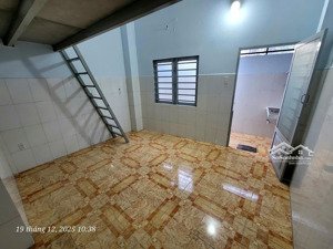 cho thuê phòng trọ 28m2 đường 13 gần cầu vượt linh xuân