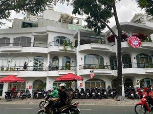 bán gấp siêu phẩm mt trường sa, quận 3. dt(20x10m) hđt highlands coffee 135 triệu/tháng. giá 66 tỷ