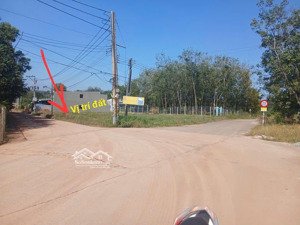 đất cách chợ bến cát 1.5km
dt:5*25*100tc gia 8xxtr (rẻ nhất kv)
đường bê tông 10m ,dân đông, đường