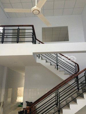 bán nhà sổ riêng 98m2, 2 phòng ngủ, đường 10m, kdc hiện hữu, giá chỉ 4,8 tỷ