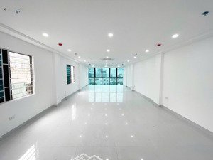 chủ nhà cho thuê văn phòng nguyễn xiển 70m² giá 11 triệu/tháng, vào làm ngay