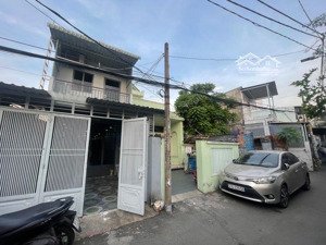 siêu hiếm - nhanh mới kịp - nhà mặt tiền đường - ngay cđ công nghê thủ đức. nhỉnh 4 tỷ