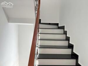  NHÀ PHỐ 1 TRỆT 2 LẦU – TRỤC ĐƯỜNG LÊ VĂN KHƯƠNG