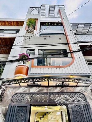 bán nhà phố lê thị riêng q1, 60m2 x 4 tầng, cách chợ bến thành 500m, giá 6.18 tỷ - lh 