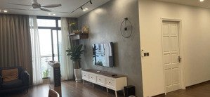 chính chủ bán căn 188m2. tầng cao, căn góc, full nội thất. 4pn - 3vs. cửa đb, ban công tn