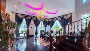 villa có hồ cá coi, thiết kế hiện đại giá trị an cư đầu tư bền vững 2 mặt tiền, ô tô đậu trong sân