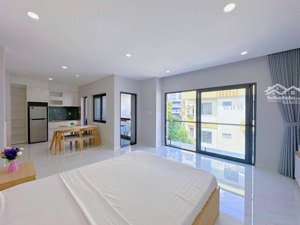 căn hộ cửa sổ tách bếp full nội thất gần bigc miền đông