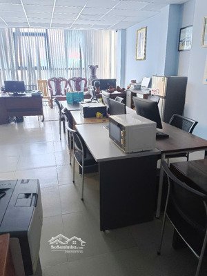 sàn văn phòng 100m2 đầy đủ bàn ghế (2 phòng)
