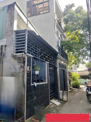 bán nhà 1 gác đúc hẻm betong 3m , gần đường ô tô . h- nam