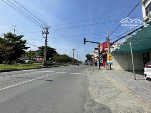 cho thuê nhà góc 2mt đường trần văn giàu, p. tân tạo, 10 x 30m, cấp 4, giá 60 triệu/tháng