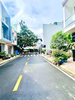 chính chủ bán gấp nền đất 43.2m2 full thổ cư 100%, đường nhự 12m, đối diện chung cư khang điền