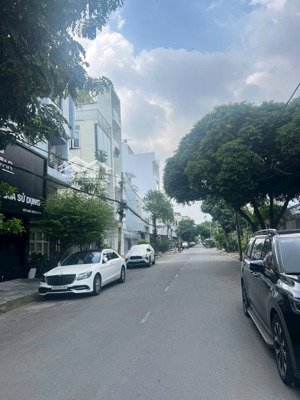 bán nhà 9x22m, giá 25tỷ, mặt tiền đường số p.tân kiểng, quận 7