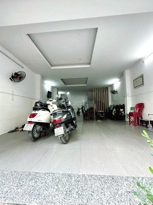 hẻm thông 8m- phan huy ích- tân bình- dt 84m2- ngang hiếm 5/6.7- nở hậu- 3 tầng-chỉ 8.x tỷ