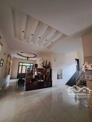 bán nhà mặt tiền hoàng quốc việt,ngang 13 mét, tổng dt 650m,vừa ở vừa kinh doanh,giá 80 tỷ tl