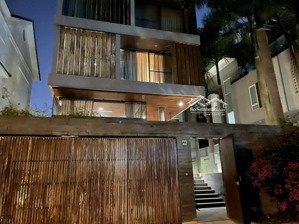 bán biệt thự khan hiếm trục chính trần não, quận 2 - ngang 10m, vuông vức - giá tốt 33 tỷ.