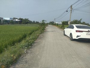 hàng đầu tư sinh hời đây bán 5x30m đối diện cổng 2 của khu công nghiệp phước đông cần đước