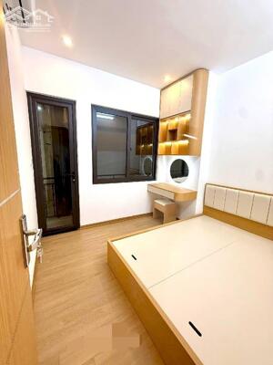 Bán nhà thông Trung Phụng 30m giá 6.95 tỷ full nội thất đẹp ở ngay trường học chợ gần nhà sinh hoạt thuận tiện .