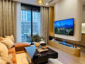 bán căn hộ 2pn 82m2 siêu rộng full nội thất , tầng trung 15. ban công thoáng mát, giá chỉ 8 tỷ