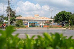 đất dầu giây, bên cạnh bến xe dầu giây, sổ riêng, thổ cư 100%, lh: 