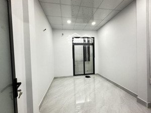 bán nhà q10 - sát mặt tiền 3 tháng 2 - hẻm thông - 2 tầng 2pn - chỉ 6.6 tỷ