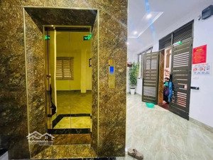 trung tâm cầu giấy. dt: 35m2, 6t thang máy - nhà đẹp thoáng mát - ở sướng - kd. hàng xóm tây hồ tây