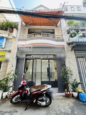 nhà mới có máy lạnh 4*13m 1lầu 3pn 2wc hxh 6m phạm văn chiêu