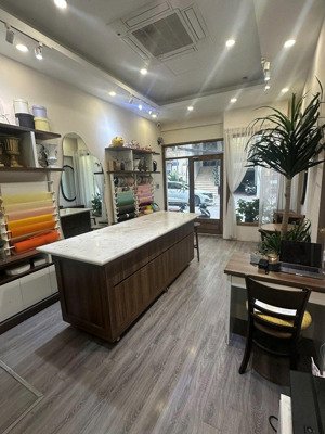 chính chủ cho thuê mặt phố đường thành 50m2 x 5t giá 40 tr/th, vị trí đẹp kd mọi mô hình