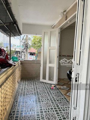 quận 10 cc ngô gia tự tầng 1 lô góc giá 2,85tỷ