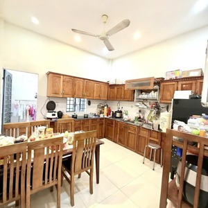 cực ngon 64m2 2 tầng/3pn gần cv làng hoa chỉ hơn 6x tỷ xíu!