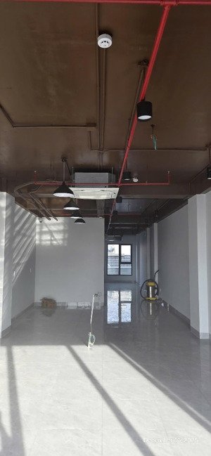 mtkd lê trọng tấn
_dt; 4,6 x 18m;trệt + 3lầu_trống suốt_có pccc_điện 3 fa giá 65tr/tl_kd đa ngành