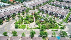 nhà phố vườn ngay ql13, dt 100m2 chỉ 2,1tỷ, đã có sổ hồng riêng, công chứng ngay